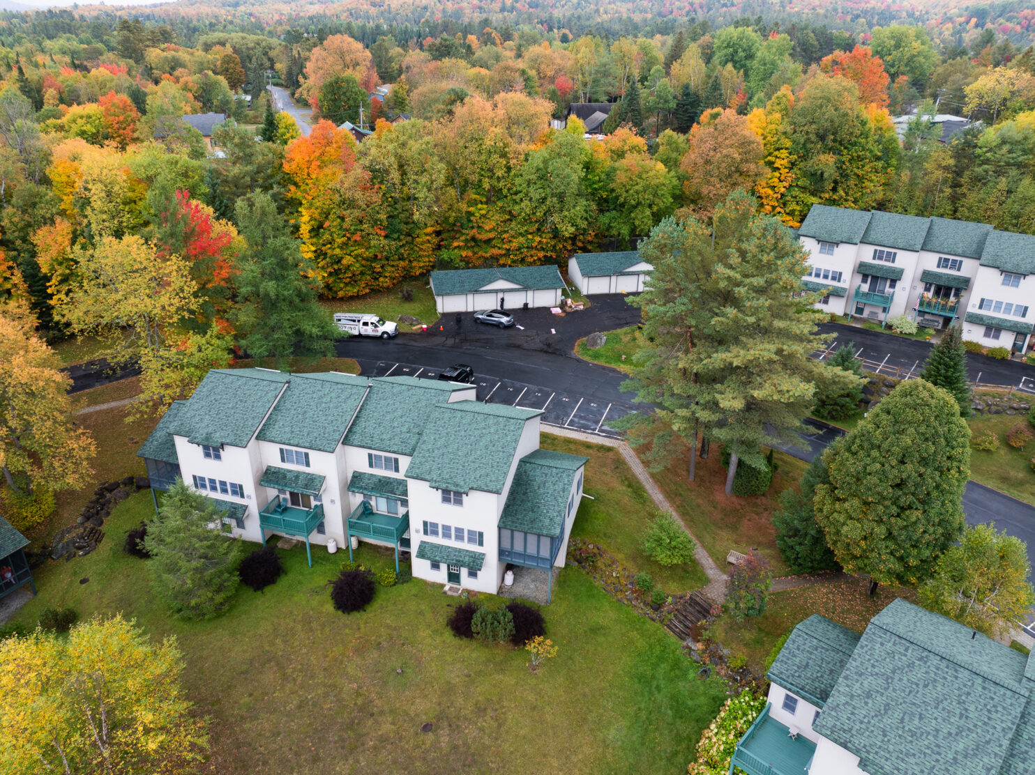 Expert roofers installing a new roof in Saratoga Springs NY